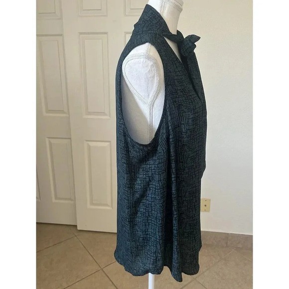 AVA & VIV Women Plus Size X Green Tie Neck Sleeveless Blouse - Picture 3 of 15